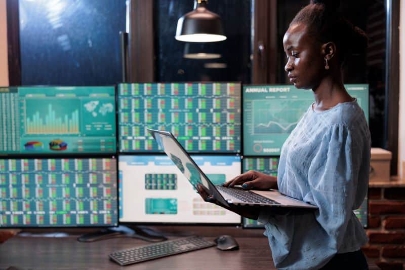 picture of woman doing stock portfolio assessment